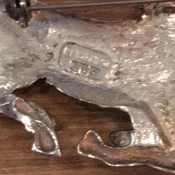 19.1 grams sterling silver Galloping Mustang Pin - Picture 2 of 4